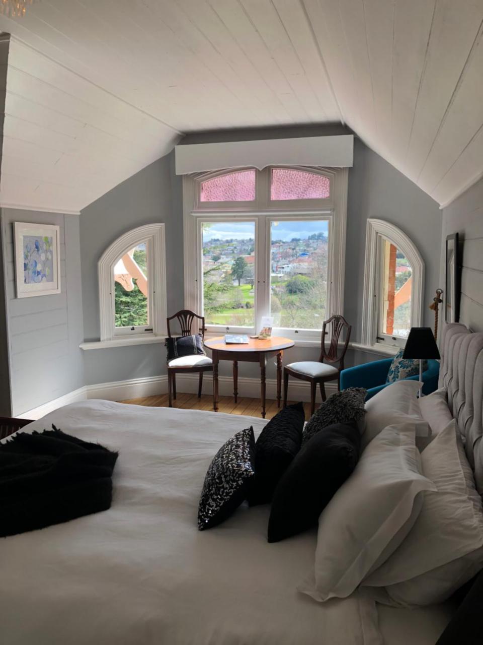 Arcoona Manor Bed & Breakfast Deloraine